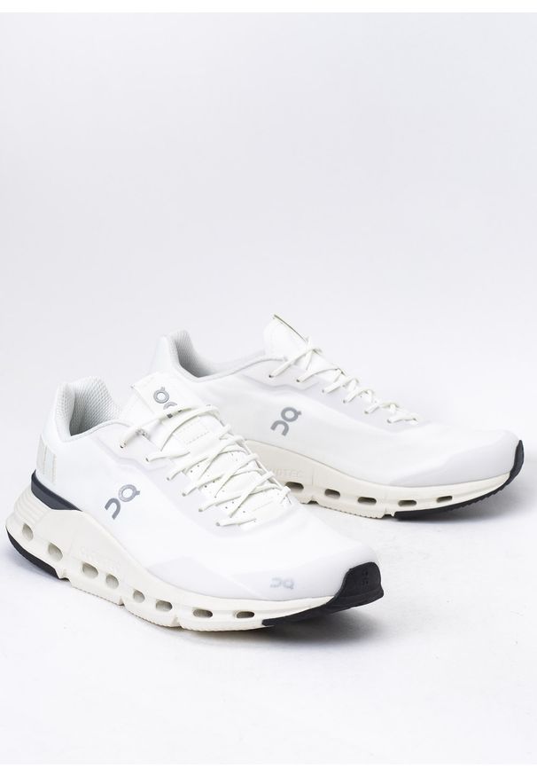 On Running - Sneakersy męskie białe ON RUNNING CLOUDNOVA FORM. Okazja: do pracy, na spacer, na co dzień. Kolor: biały. Sport: bieganie