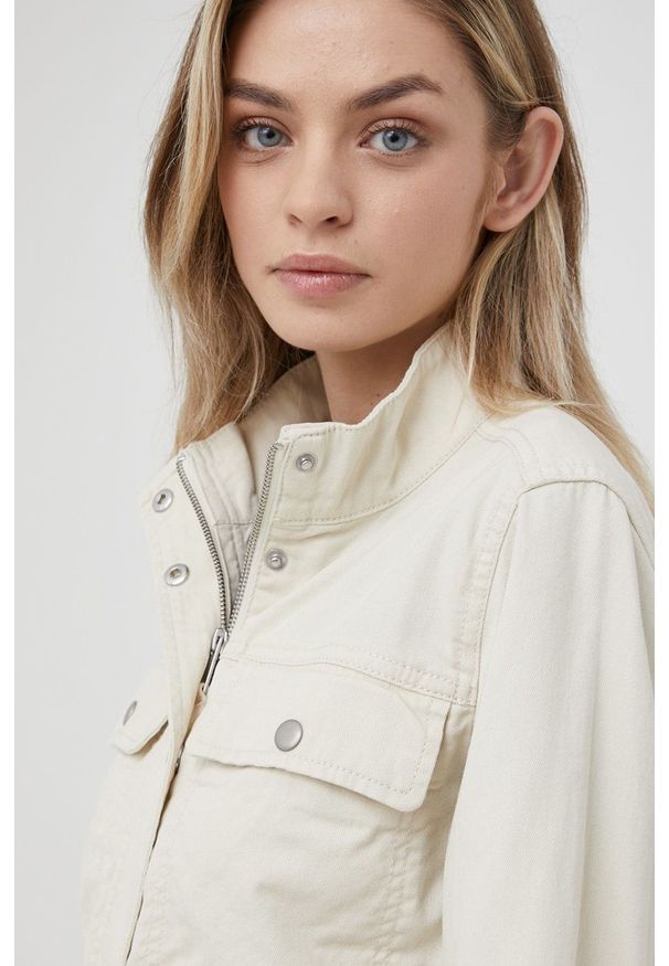 GAP kurtka jeansowa damska kolor beżowy przejściowa. Okazja: na co dzień. Kolor: beżowy. Materiał: jeans. Długość: krótkie. Styl: casual