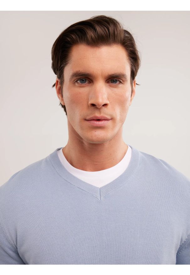 Big-Star - Sweter męski bawełniany z dekoltem v-neck niebieski Vassic 400. Okazja: na co dzień. Kolor: niebieski. Materiał: bawełna. Styl: klasyczny, elegancki, casual