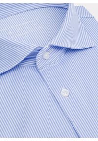 Pako Lorente - PAKO LORENTE - Niebieska koszula w prążek. Typ kołnierza: kołnierzyk włoski. Kolor: niebieski. Materiał: dzianina, poliester, bawełna. Długość rękawa: długi rękaw. Długość: długie. Wzór: prążki #4