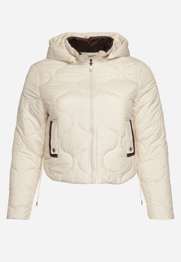 Born2be - Jasnobeżowa Kurtka Krótka z Pikowaniem i Odpinanym Kapturem Taraes. Okazja: na co dzień. Kolekcja: plus size. Kolor: beżowy. Materiał: jeans. Długość: krótkie. Styl: elegancki, casual