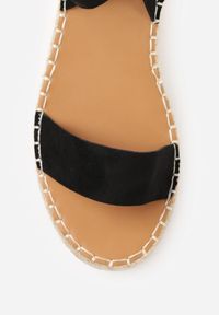 Born2be - Czarne Sandały z Ozdobą Klamrą i Jutową Platformą Riseth. Okazja: na co dzień. Zapięcie: klamry. Kolor: czarny. Wzór: aplikacja. Obcas: na platformie. Styl: casual, elegancki #3