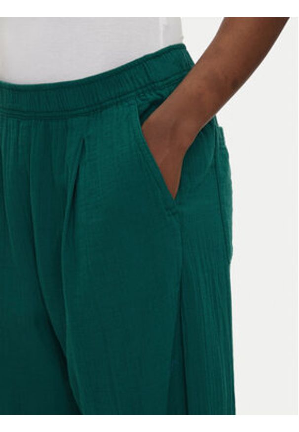 GAP - Gap Spodnie materiałowe 713952-04 Zielony Regular Fit. Kolor: zielony. Materiał: bawełna