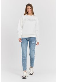 Guess - GUESS Biała damska bluza z cyrkoniami Cecilia, Rozmiar L. Okazja: na co dzień. Kolor: biały. Materiał: poliamid, wiskoza, elastan. Wzór: napisy. Styl: elegancki, casual #5