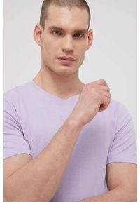 Jack & Jones t-shirt bawełniany kolor fioletowy gładki. Okazja: na co dzień. Kolor: fioletowy. Materiał: bawełna. Wzór: gładki. Styl: casual