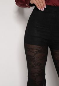 Born2be - Czarne Koronkowe Spodnie Dzwony z Wysokim Stanem Solifera. Okazja: na co dzień. Stan: podwyższony. Kolor: czarny. Materiał: koronka. Wzór: koronka. Styl: casual #2