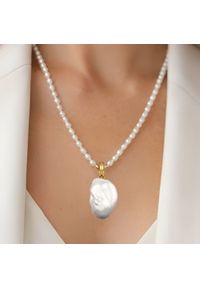 Braccatta - NOKO XXL naszyjnik ogromna biała perła barokowa, zapinka. Materiał: złote, pozłacane, srebrne. Kolor: biały. Wzór: aplikacja. Kamień szlachetny: perła #1