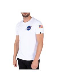 Koszulka Alpha Industries Space Shuttle T 17650709 - biała. Kolor: biały. Materiał: bawełna. Długość rękawa: krótki rękaw. Długość: krótkie. Wzór: aplikacja #1