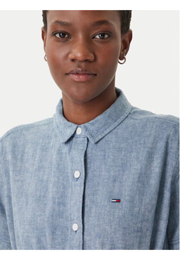 Tommy Jeans Sukienka koszulowa DW0DW18556 Niebieski Relaxed Fit. Kolor: niebieski. Materiał: bawełna. Typ sukienki: koszulowe