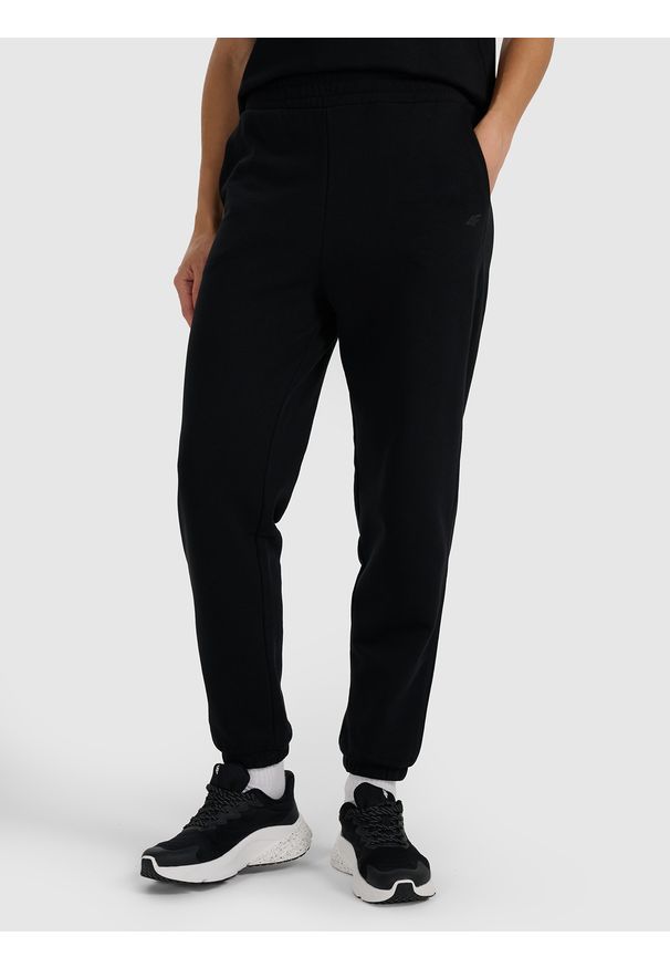 4f - 4F Spodnie dresowe joggery damskie - czarne XL. Kolor: czarny. Materiał: dresówka