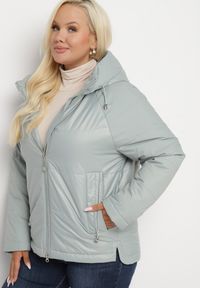 Born2be - Miętowa Pikowana Kurtka o Pudełkowym Kroju z Szerokim Kołnierzem Evindas. Okazja: do pracy, na spotkanie biznesowe. Kolor: miętowy. Materiał: jeans, materiał. Styl: klasyczny, elegancki, biznesowy #7