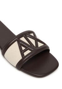 Armani Exchange Klapki XW002568 AF22752 MZ766 Brązowy. Kolor: brązowy. Materiał: skóra #5