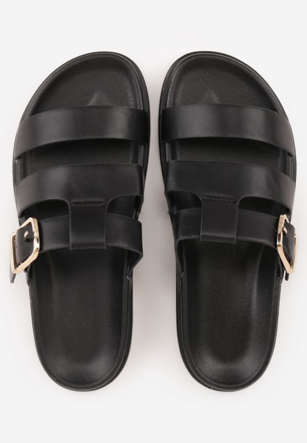 Born2be - Czarne Klapki na Płaskiej Podeszwie z Paskiem z Klamerką Ylindra. Nosek buta: otwarty. Kolor: czarny. Materiał: guma, skóra. Wzór: aplikacja. Sezon: lato. Obcas: na płaskiej podeszwie. Wysokość obcasa: niski