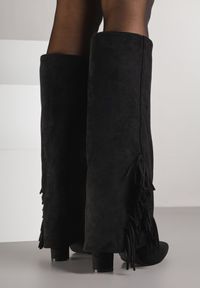 Born2be - Czarne Kozaki na Słupku z Wywiniętą Cholewką z Frędzlami Linadela. Okazja: do pracy, na co dzień, na spotkanie biznesowe. Kolor: czarny. Materiał: satyna, jeans. Szerokość cholewki: normalna. Obcas: na słupku. Styl: klasyczny, casual, elegancki, biznesowy #6