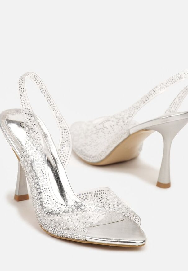 Renee - Srebrne Przezroczyste Sandały na Szpilce Slingback Ozdobione Cyrkoniami Fodaria. Kolor: srebrny. Wzór: aplikacja. Sezon: lato. Obcas: na szpilce. Styl: klasyczny. Wysokość obcasa: średni
