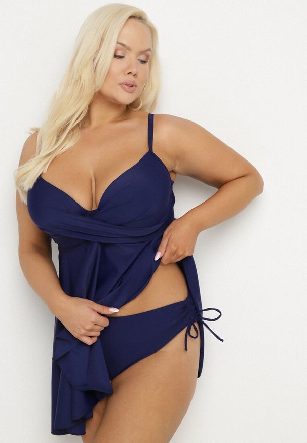 Born2be - Granatowe Bikini Top o Rozkloszowanym Kroju i Majtki Figi ze Ściągaczem Folarune. Kolekcja: plus size. Kolor: niebieski
