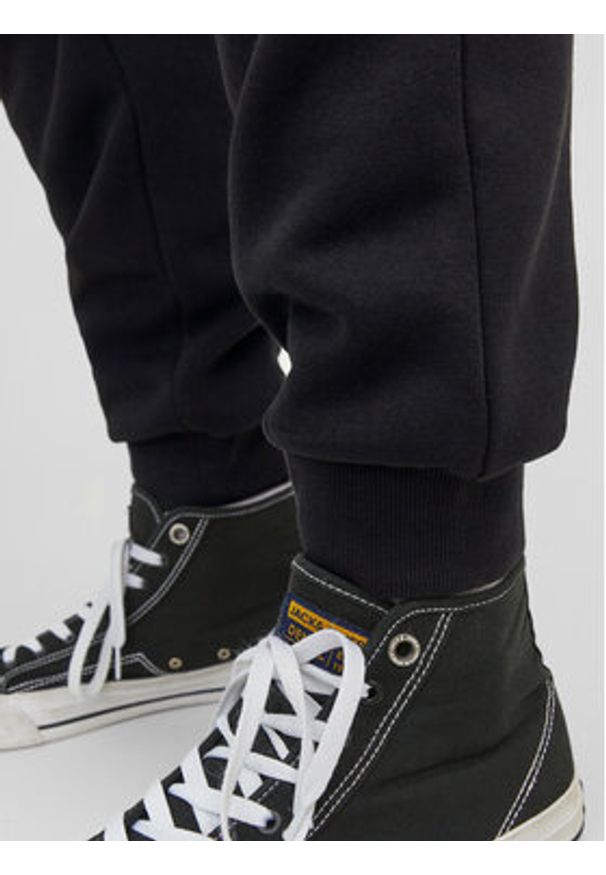Jack & Jones - Jack&Jones Spodnie dresowe Gordon 12249274 Czarny Regular Fit. Kolor: czarny. Materiał: syntetyk, bawełna