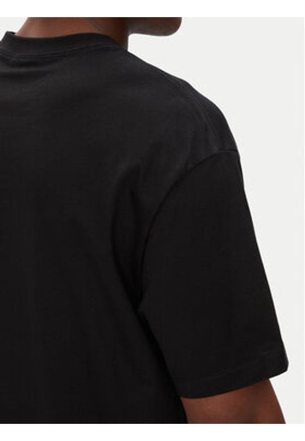Calvin Klein Jeans T-Shirt Hero Monologo LV04RB295G Czarny Relaxed Fit. Kolor: czarny. Materiał: bawełna