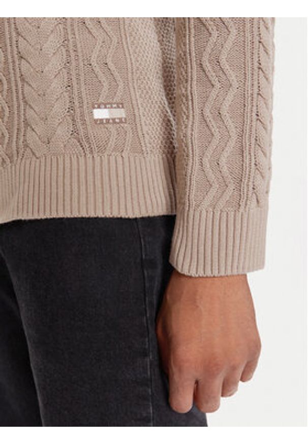 Tommy Jeans Sweter DM0DM22101 Brązowy Regular Fit. Kolor: brązowy. Materiał: bawełna