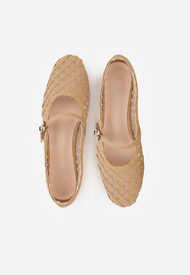 Renee - Beżowe Balerinki z Ażurowym Wzorem i Paskiem Astethera. Okazja: na co dzień. Zapięcie: pasek. Kolor: beżowy. Materiał: jeans. Wzór: ażurowy. Styl: casual, elegancki