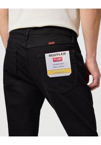 Wrangler - MĘSKIE SPODNIE JEANSOWE WRANGLER RUSTLER SLIM BLACK RINSE CZARNE W10ERD107 112342562. Okazja: do pracy, na co dzień, na spacer. Kolor: czarny. Długość: długie. Sezon: lato. Styl: klasyczny, casual, elegancki