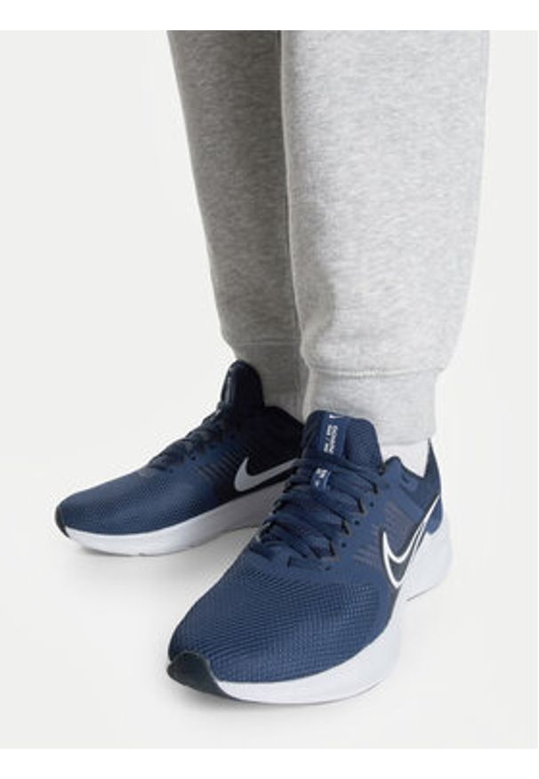 Nike Sneakersy CW3411-402 Granatowy. Kolor: niebieski. Materiał: materiał