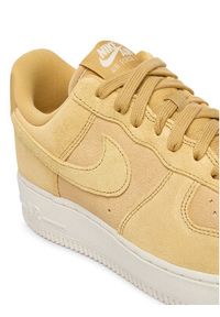Nike Sneakersy Air Force 1'07 HJ5336 700 Beżowy. Kolor: beżowy. Materiał: skóra, zamsz. Model: Nike Air Force #6