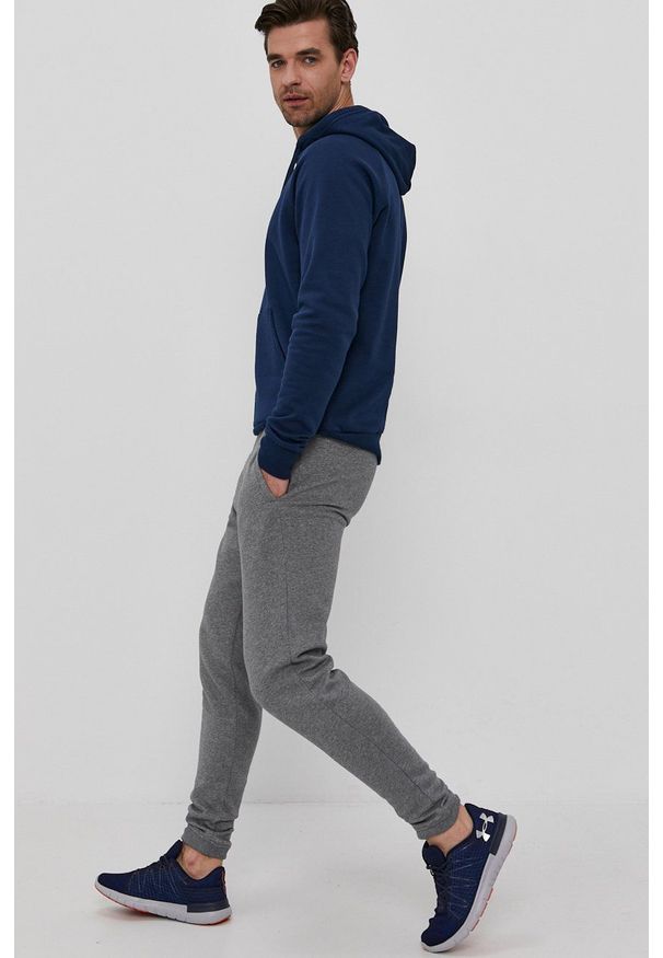 Under Armour Bluza 1357092 męska kolor granatowy z kapturem gładka. Okazja: na co dzień. Typ kołnierza: kaptur. Kolor: niebieski. Wzór: gładki. Styl: casual