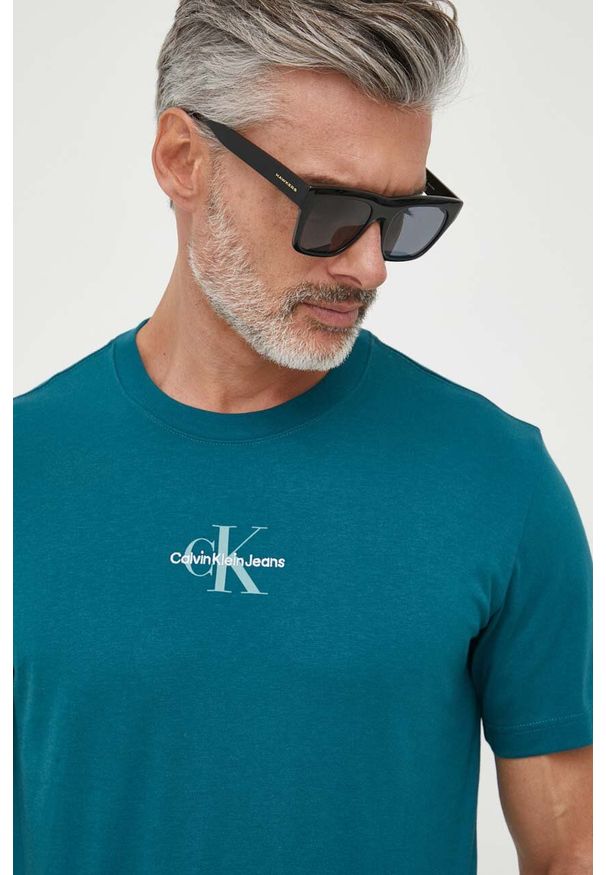 Calvin Klein Jeans t-shirt bawełniany kolor turkusowy z nadrukiem. Kolor: turkusowy. Materiał: bawełna. Wzór: nadruk. Styl: klasyczny