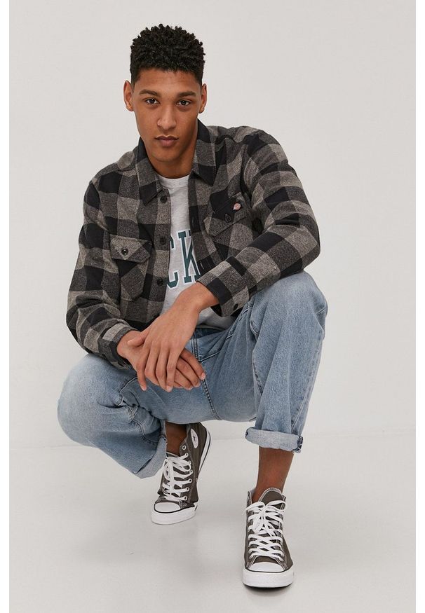 Dickies - Koszula bawełniana. Okazja: na co dzień. Typ kołnierza: kołnierzyk klasyczny. Kolor: szary. Materiał: bawełna. Długość rękawa: długi rękaw. Długość: długie. Styl: casual, klasyczny