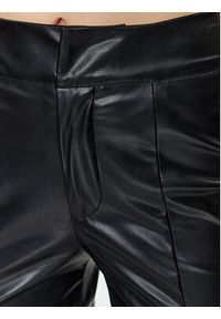 Silvian Heach Spodnie z imitacji skóry GPA23026PA Czarny Regular Fit. Kolor: czarny. Materiał: skóra #5