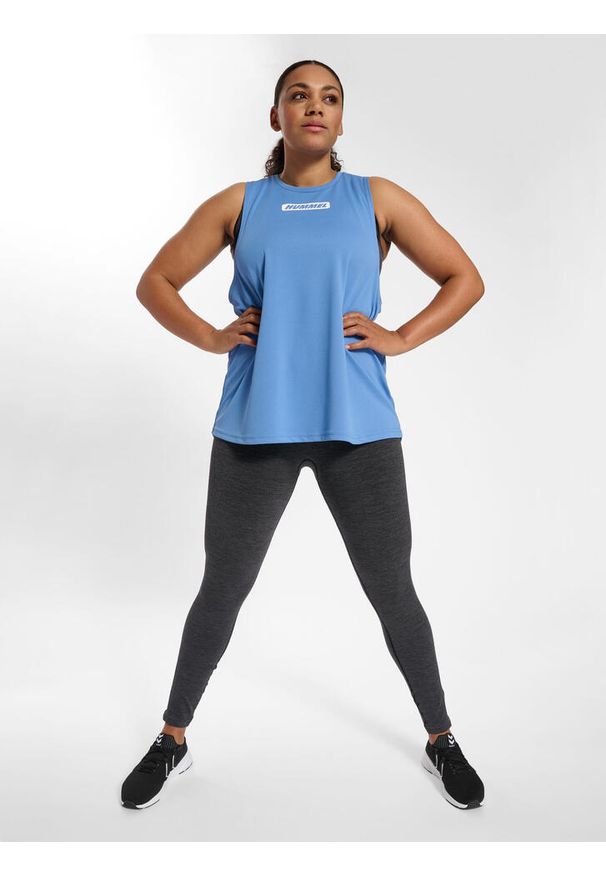 Damski tank top Hummel Curvy Plus. Kolor: niebieski. Materiał: materiał. Sport: fitness, piłka nożna