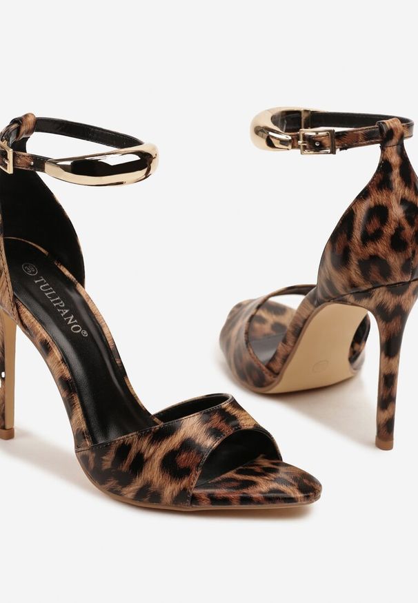 Renee - Panterkowe Szpilki z Eleganckim Zdobieniem przy Kostce Idarelle. Okazja: na co dzień. Zapięcie: pasek. Materiał: jeans. Wzór: aplikacja. Obcas: na szpilce. Styl: elegancki. Wysokość obcasa: średni