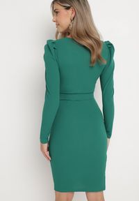 Born2be - Zielona Kopertowa Sukienka Midi z Bufiastymi Rękawami z Paskiem i Rozcięciem Azzurae. Okazja: na co dzień. Kolor: zielony. Materiał: materiał. Wzór: gładki. Typ sukienki: kopertowe. Styl: klasyczny, casual, elegancki. Długość: midi #3