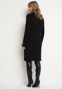 Born2be - Czarna Sweterkowa Sukienka z Modalem i Wiskozą Ozdobiona Guzikami Hesalttia. Okazja: na co dzień. Kolor: czarny. Materiał: wiskoza. Długość rękawa: długi rękaw. Wzór: aplikacja. Typ sukienki: proste. Styl: casual, elegancki #4