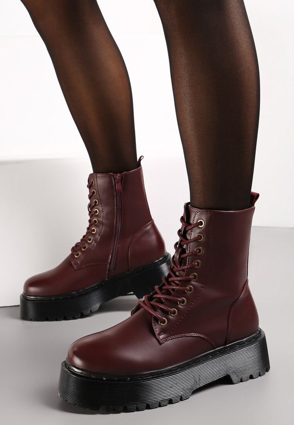 Renee - Bordowe Botki w Stylu Workerów na Platformie Maialen. Okazja: na co dzień. Kolor: czerwony. Materiał: wełna, jeans. Obcas: na platformie. Styl: casual, elegancki