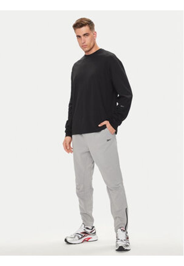 Reebok Spodnie dresowe 100075761 Szary Regular Fit. Kolor: szary. Materiał: syntetyk