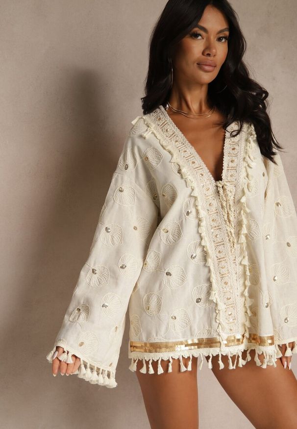 Renee - Beżowe Wiązane Ponczo z Bawełny Ozdobione Haftem i Cekinami Nelalia. Okazja: na co dzień. Kolor: beżowy. Materiał: bawełna. Wzór: aplikacja, haft. Sezon: lato. Styl: casual, elegancki