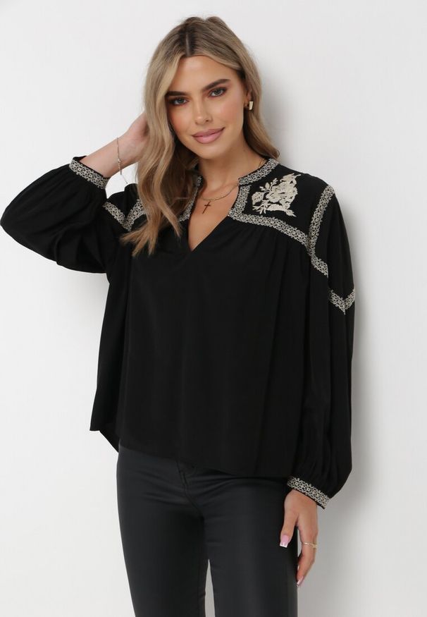 Born2be - Czarna Bluzka z Bufiastym Rękawem i Kwiatowym Haftem Aluko. Okazja: na co dzień. Kolor: czarny. Materiał: jeans. Wzór: haft, kwiaty. Styl: boho, elegancki, casual
