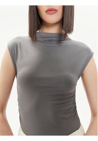 Gina Tricot Top 20883 Szary Slim Fit. Kolor: szary. Materiał: wiskoza #5