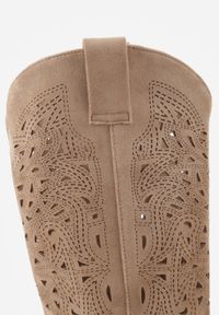Born2be - Ciemnobeżowe Kozaki Kowbojki na Stożku z Ażurową Cholewką Uria. Okazja: na co dzień. Kolor: beżowy. Materiał: zamsz, jeans. Szerokość cholewki: normalna. Wzór: ażurowy. Obcas: na stożku. Styl: casual #3
