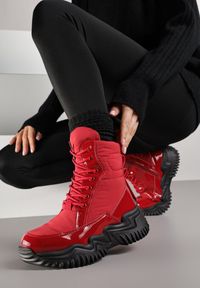 Born2be - Czerwone Sznurowane Śniegowce VICES z Lakierowanymi Wstawkami i Tłoczeniami Reisanna. Okazja: na co dzień. Kolor: czerwony. Materiał: lakier. Styl: casual, sportowy #7