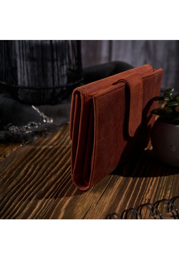 Portfel damski skórzany PAOLO PERUZZI pomarańczowy T-35-OR. Kolor: pomarańczowy. Materiał: skóra