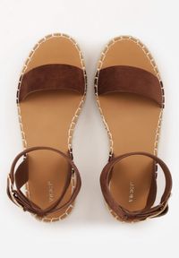 Renee - Ciemnobrązowe Sandały VICES na Platformie Ozdobione Plecionką z Juty Pellitoris. Kolor: brązowy. Wzór: aplikacja. Sezon: lato. Obcas: na platformie. Styl: elegancki #2