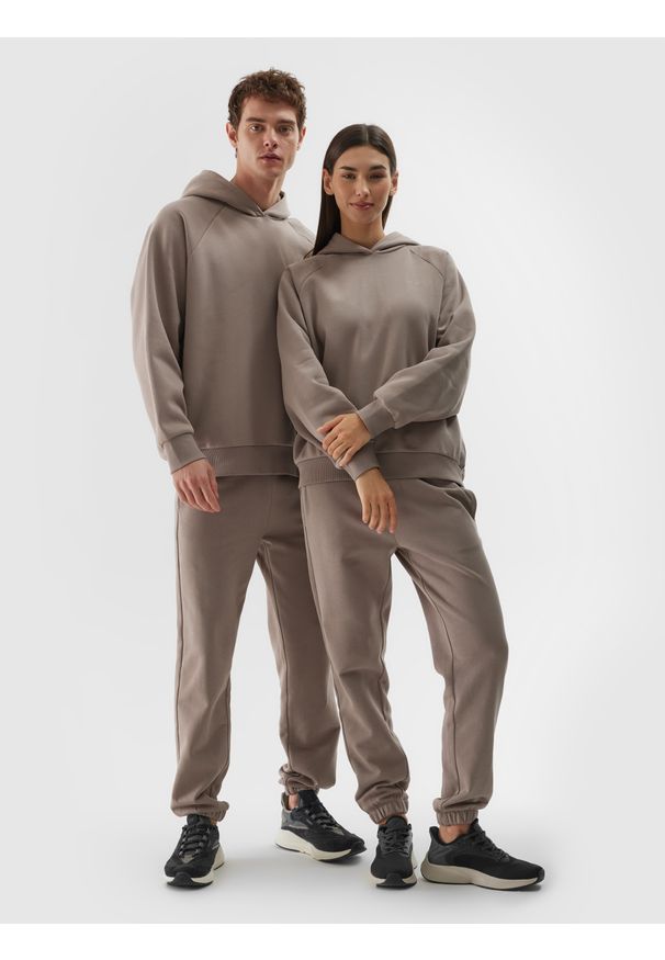 4f - 4F Bluza dresowa nierozpinana z kapturem uniseks - brązowa M. Okazja: na co dzień. Typ kołnierza: kaptur. Kolor: brązowy. Materiał: dresówka. Długość rękawa: raglanowy rękaw. Wzór: ze splotem, gładki. Styl: sportowy, klasyczny, casual
