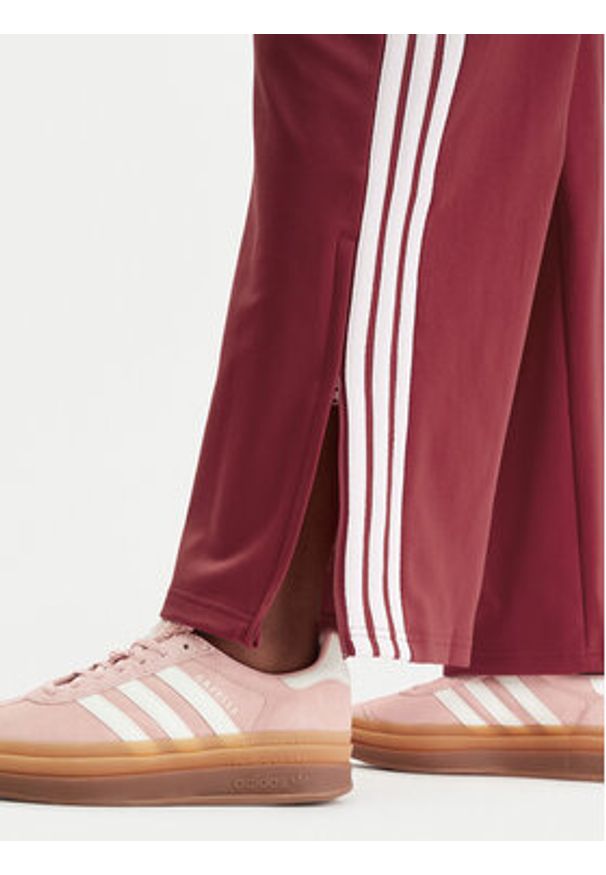 Adidas - adidas Spodnie dresowe House Of Tiro KD4298 Czerwony Wide Leg. Kolor: czerwony. Materiał: bawełna
