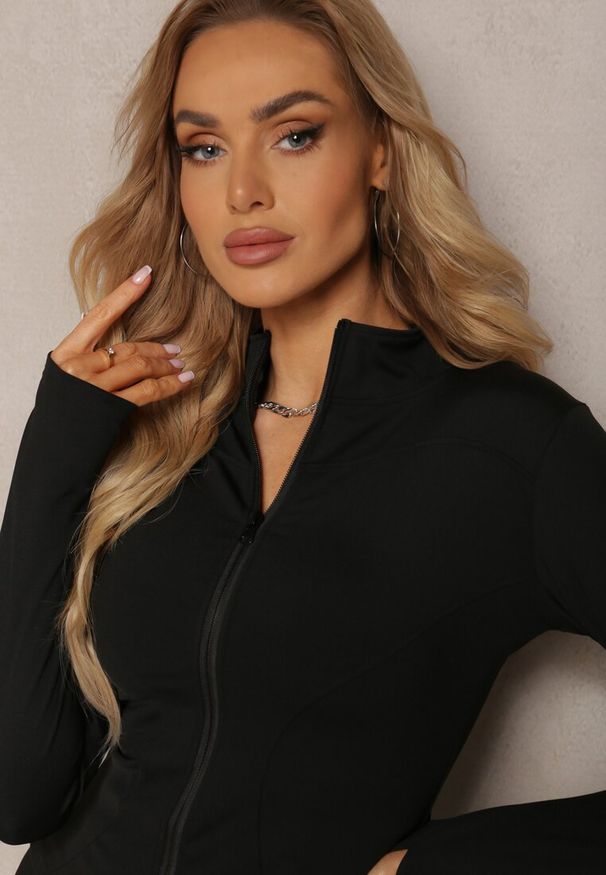 Renee - Czarna Dopasowana Bluza w Sportowym Stylu na Suwak Veralia. Okazja: na co dzień. Kolor: czarny. Materiał: jeans. Styl: sportowy