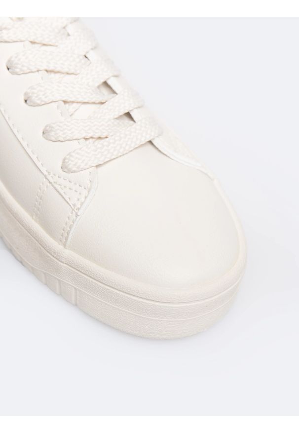 Big-Star - Sneakersy damskie ze skóry ekologicznej białe NN274577 101. Kolor: biały. Materiał: skóra ekologiczna