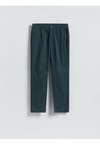 Reserved - Spodnie jogger slim - granatowy. Kolor: niebieski. Materiał: tkanina, bawełna
