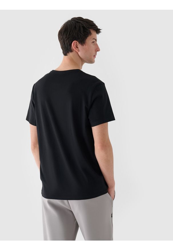 4f - 4F T-shirt regular z nadrukiem męski - czarny XL. Okazja: na co dzień. Kolor: czarny. Materiał: bawełna, jersey, dzianina. Długość rękawa: krótki rękaw. Długość: krótkie. Wzór: nadruk. Styl: sportowy, klasyczny, casual